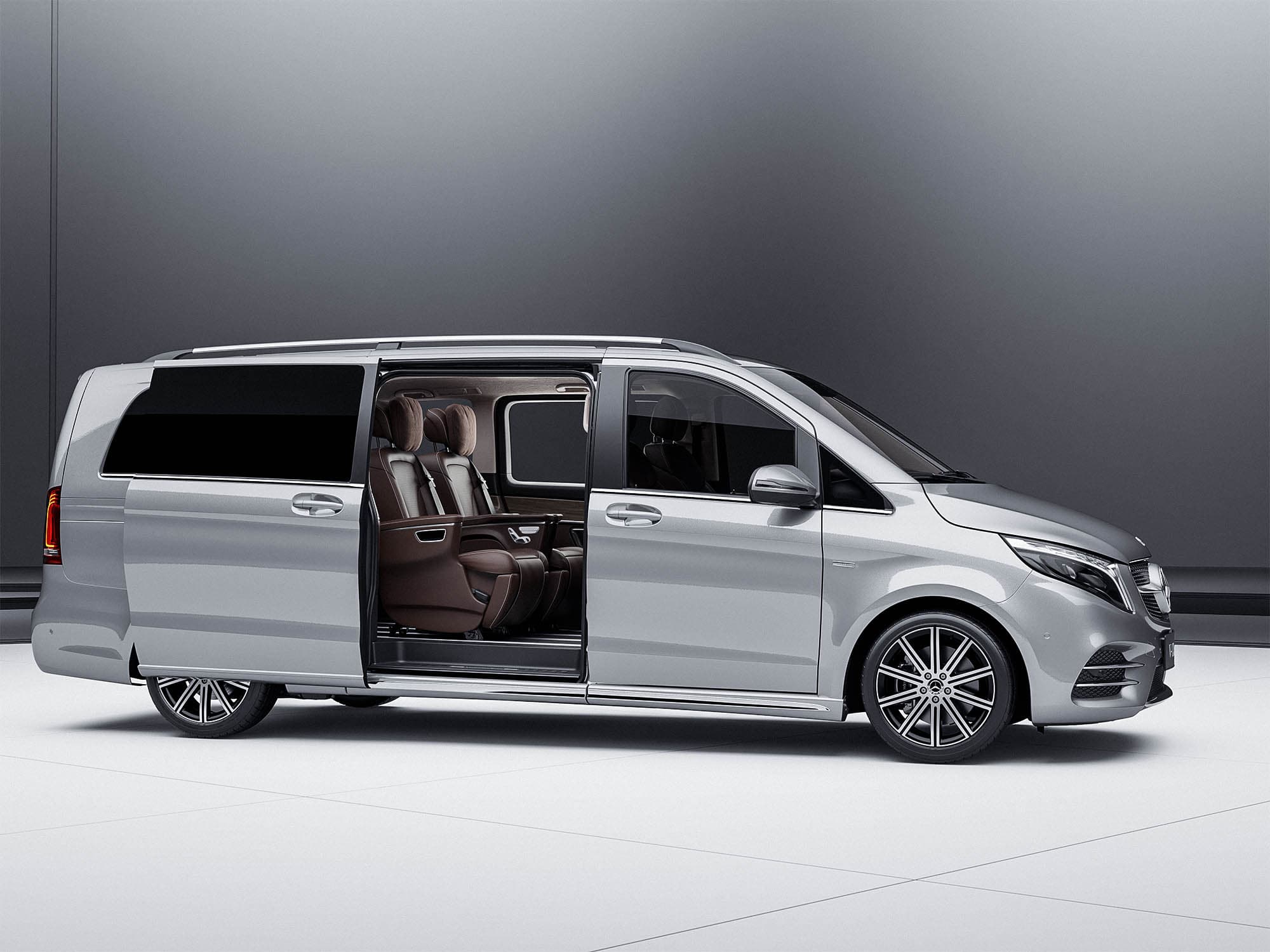 V-Class exterior colour variant, three-quarter front view